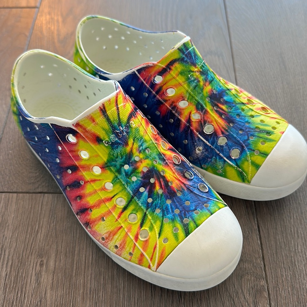 EUC Native Jefferson starburst rainbow shoes